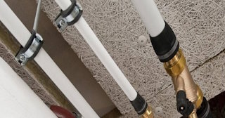 Замена труб водоснабжения в квартире: цена от 2042 руб. - СантехДомНвч